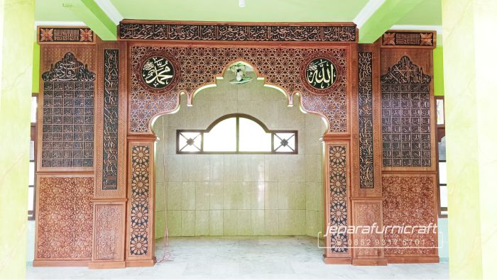 Mihrab Masjid Kayu Jati Ornamen