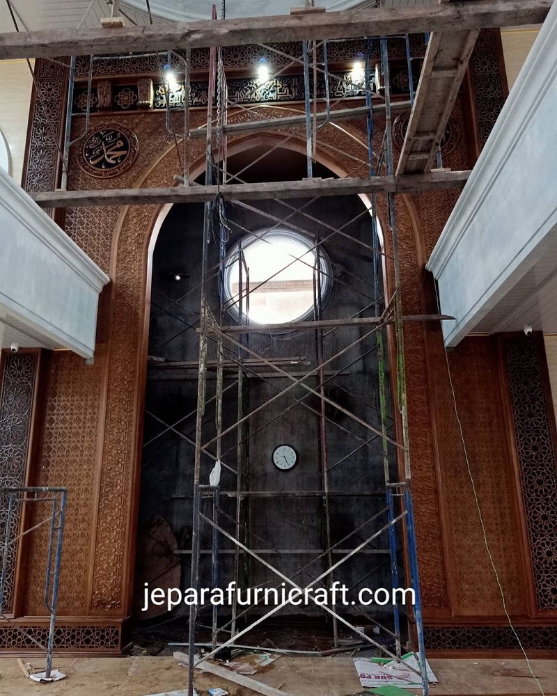 Mihrab masjid Pakai kayu lama yg direnevosi